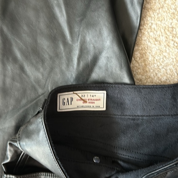 NWOT! GAP Black Sky High Rise Vegan Leather Cheeky Straight Pants - Size 14💛 - Picture 8 of 9